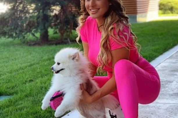 ZGODNA TRUDNICA: Luna uhvaćena u šetnji, A EVO I S KIM! (FOTO+VIDEO)