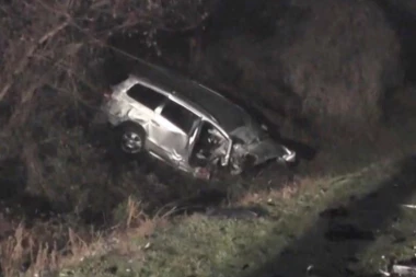 Stravična saobraćajka kod Stare Pazove: Od jačine udara automobil završio u njivi