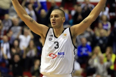 Pavlovićeva objava na Instagramo razgalila Grobare: Čak je i hrana u znaku Partizana! (FOTO)