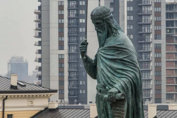 ZAVRŠEN JE VELELEPNI SPOMENIK STEFANU NEMANJI: Umetnički prikaz osnivača srpske države krasiće panoramu Beograda