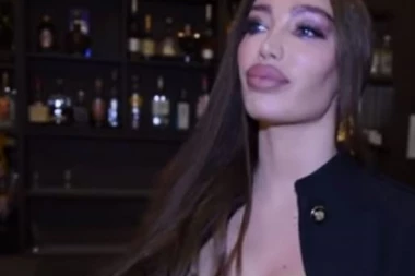 (FOTO) GRUDI NA IZVOLTE! Soraji spala haljina, pa pokazala svoje obnažene obline i bacila muškarce u trans!