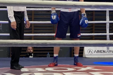 POBEDA BOKSERA IZ SOMBORA U 1. KOLU LIGE SRBIJE: Rival iz Naissusa se predao Ražnatoviću