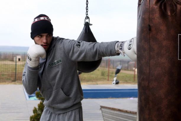 POBEGAO OD ULICE I BUDALA: Veljko Ražnatović pronašao UTOČIŠTE u boksu!