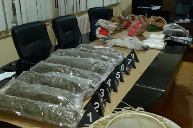 (FOTO) Policajci upali u stan dilera, nigde nisu mogli da nađu drogu! Ali kada su zavirili u KACU za KUPUS usledio je ŠOK!
