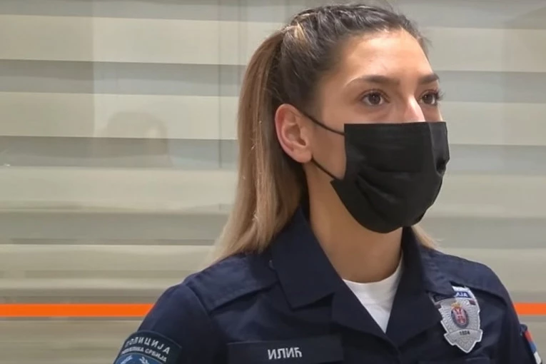 Policajka koja je spasila bebu iz kontejnera u Obrenovcu plakala tokom intervencije: Dete se nalazilo na samom dnu i bilo je prekriveno smećem