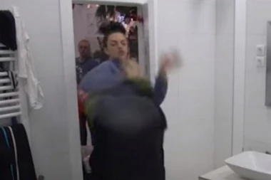 Preti joj diskvalifikacija: Tara udarala mučki zadrugara, svi u šoku zbog njenog nasiničkog ponašanja!