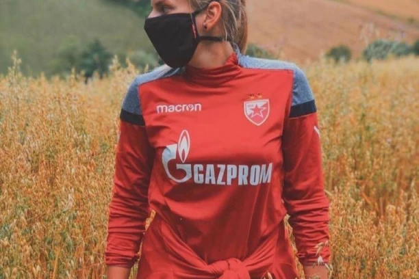 JOVANA PETROVIĆ ZA REPUBLIKA.RS - KRUŠEVAČKA LEPOTICA MEĐU STATIVAMA ZVEZDE I REPREZENTACIJE SRBIJE: Ogroman je pritisak i u ženskom fudbalu,  volela bih da zaigram pred „Delijama“!