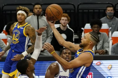 (VIDEO) Jel se to pokvario snimak?! Stef Kari ostavio svet bez reči NEVIĐENOM SERIJOM OD 105 TROJKI na treningu!