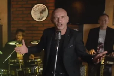 (FOTO) OVO JE PEVAČ koji je kod sebe na žurci u Vrčinu imao policijsku službenu legitimaciju!