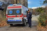 POZNATO STANJE DEVOJČICA KOJE JE UDARIO AUTOMOBIL U RUMI: Jedna zadobila teške povrede, prevezena za Beograd