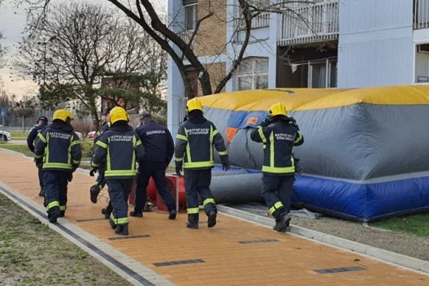 PREGOVORI URODILI PLODOM: Muškarac odustao od namere da skoči sa krova