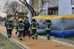 PREGOVORI URODILI PLODOM: Muškarac odustao od namere da skoči sa krova (VIDEO)