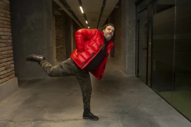 (VIDEO) VIŠE ZDRAVLJA, MANJE LUKASA! Novogodišnja HIT poruka folkera