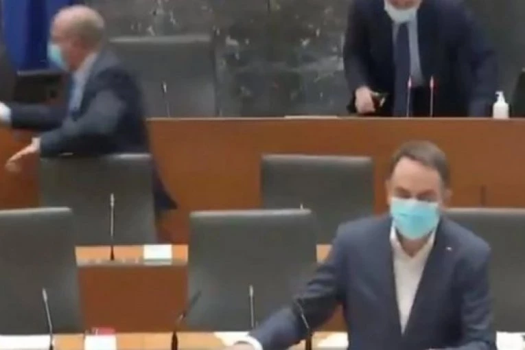 (VIDEO) DRAMATIČNO I U SLOVENIJI! Parlament se zatresao tokom zasedanja, poslanici beže koliko ih noge nose!
