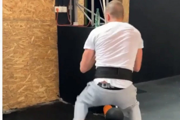 (VIDEO) DOLAZI NJEGOVA GODINA: Veljko poslao MOĆNU poruku i ZAPALIO Instagram!