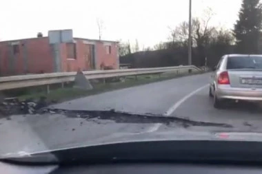 (VIDEO) ZEMLJOTRES NAPRAVIO HAOS U HRVATSKOJ: Pogledajte jezive pukotine na asfaltu!