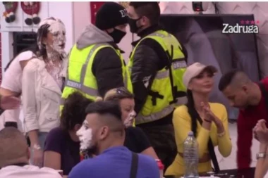 (VIDEO) NEZAPAMĆENI HAOS: Maja BRUTALNO zalepila šlag Aleksandri u facu, Janjuš POLUDEO!