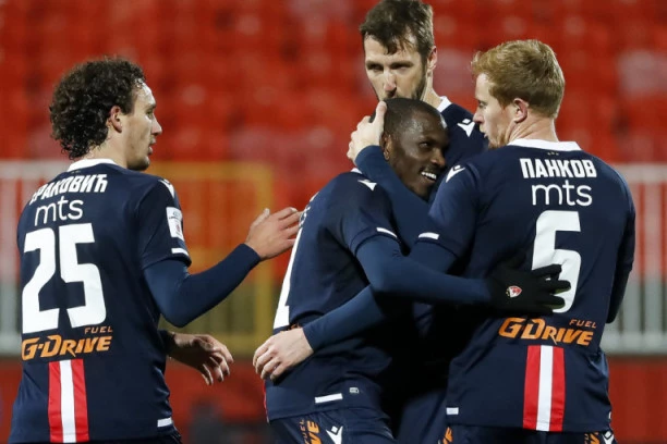 DOKAZAO SE U LIGI ŠAMPIONA: Zvezdin defanzivac POJAČAVA ostrvskog VELIKANA!