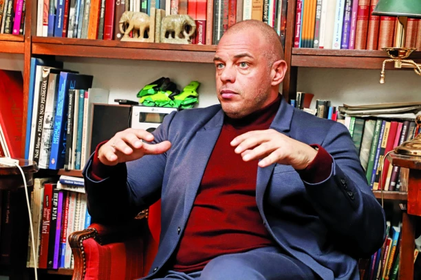 SRPSKI FUDBALER POVEZAN SA ŠVERCOM 115 KG KOKAINA - UHAPŠEN U AMSTERDAMU: Otac mu je bio selektor Srbije na Mundijalu!