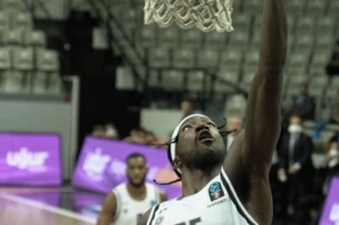 CRNO-BELI SAMLELI VENECIJU: Partizan 25 minuta bio očajan, pa uništio Italijane!