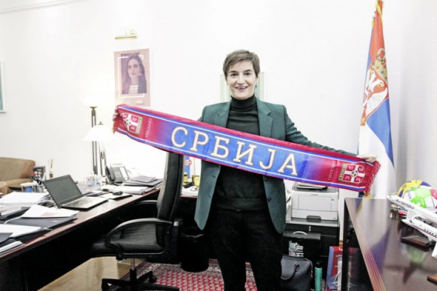 (FOTO) OVAKO IZGLEDA SIN ANE BRNABIĆ! Premijerka nikad iskrenija: OTVORENO O NAPADIMA, PORODICI, ALI I BLAMOVIMA....