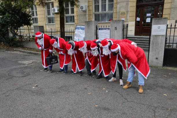 100 CarGo Batlera u odelu Deda Mraza doniralo 1.000 obroka medicinarima!
