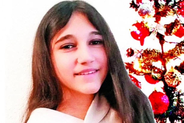 (FOTO) MLADA GLUMICA PRVI PUT NA MORU: Biljana Čekić podelila kako se provodi, NE SKIDA OSMEH SA LICA!