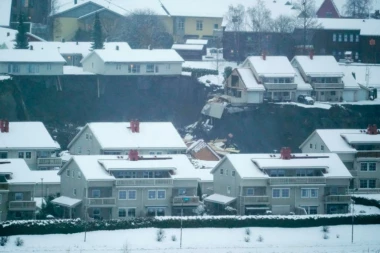 KUĆE PADAJU KAO KULE OD KARATA! Klizište nosi rezidencijalno naselje kod Osla