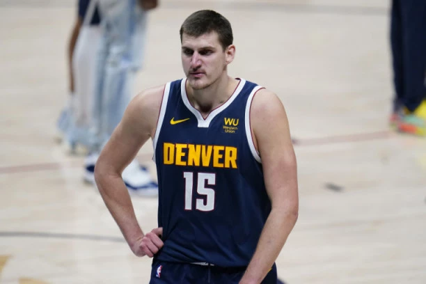 NEMAM POJMA ŠTA NAM JE: Jokić se oglasio nakon poraza! Saigračima je uputio OŠTRU KRITIKU