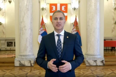 Ministar odbrane Nebojša Stefanović čestitao novogodišnje praznike: Godina za nama važna lekcija za sve, čuvajmo jedni druge