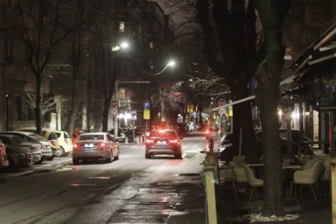 (FOTO) NIKAD VIĐENO U PRESTONICI: Betmenov auto juri ulicama glavnog grada, BEOGRAĐANI U ŠOKU!