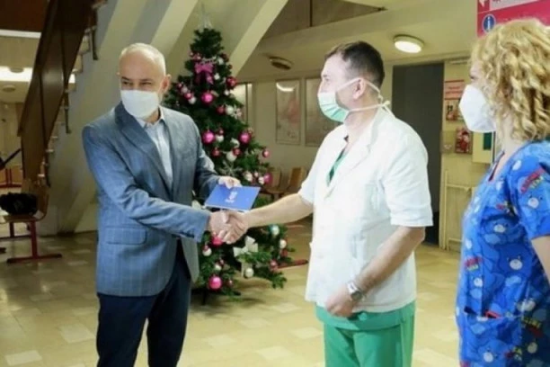 GEST VREDAN HVALE: Pun džak para za tri bebe rođene u novogodišnjoj noći!