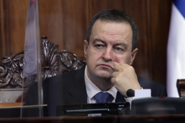 Poslanici usvojili predlog za promenu Ustava i raspisivanje referenduma
