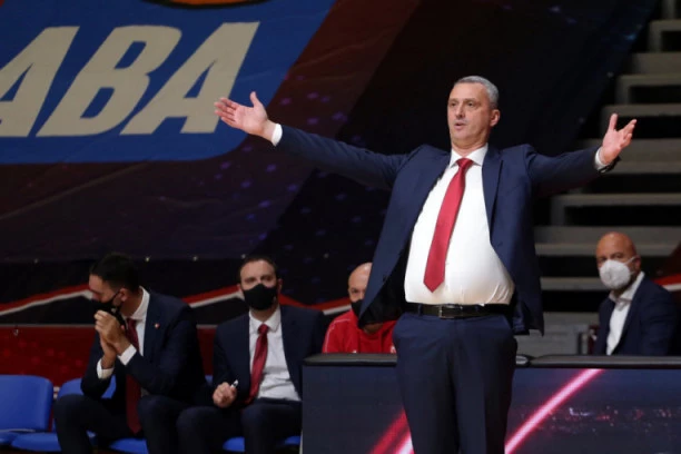 (VIDEO) JEDVA IZBEGNUT FIZIČKI SUKOB: Dejan Radonjić u KLINČU sa predsednikom Mornara!
