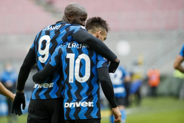 TANDEM "LA-LU" VODI INTER KA SKUDETU: "Neroazuri" PREŽIVELI dramu u Torinu, težak PORAZ Rome!