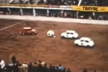 (VIDEO) SPEKTAKL NA TAŠU! Fićama igrali fudbal: Pogledajte kako su se Beograđani zabavljali davne 1978.godine