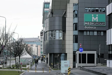 OVO VAM NEĆE REĆI KAD ODETE NA PREGLED! Soroševa "medigrupa" slika decu u donjem vešu, fotografije šalje van zemlje!