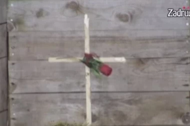 (VIDEO) JEZIVO! ZAKOPAN LEŠ U DVORIŠTU ZADRUGE: Užasavajući prizor grobnog mesta ostavio je mnoge u strahu!