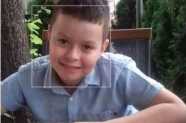 SAD UŽIVA U TATINOM KRILU! Sahranjen mali Andrej Prenkljušaj (12) koji je nastradao u krvavom piru "audija smrti" u Nišu! NEIZRECIVA BOL!