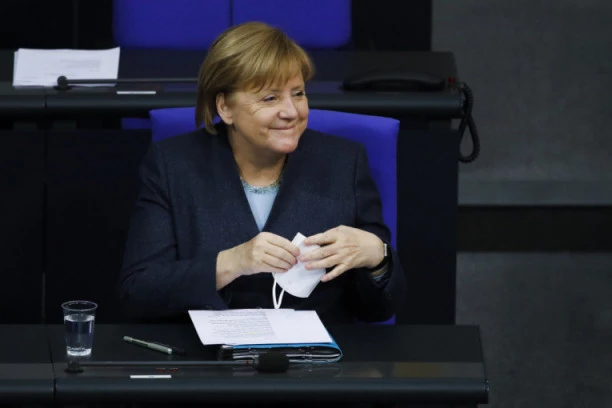 NA POMOLU MEGASKANDAL U EVROPSKOJ UNIJI: Zavladao potpuni HAOS zbog poteza Angele Merkel, vakcina stiže na kašiku!