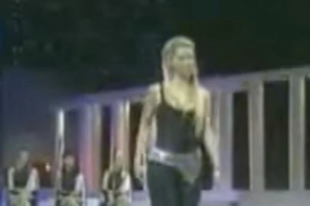 (VIDEO) PROMAŠAJ KOJI SE DUGO PAMTI! Ovaj KARLEUŠIN stajling su svi komentarisali!