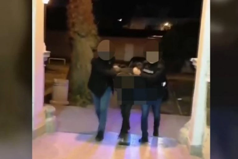 Hapšenje u Ćupriji: Razbojnici provalili starcu u kuću pa mu ukrali pištolj i auto koji su slupali