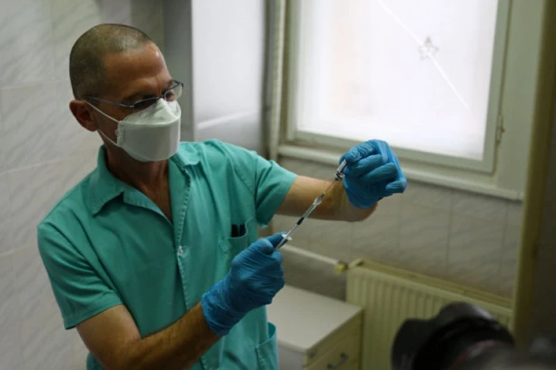 PRELOMNA VEST: U Srbiju stižu i prve doze KINESKE VAKCINE ZA KORONU!