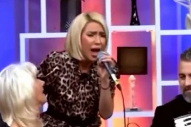 A sad malo ja: Jovana Jeremić pustila glas u jutarnjem programu, voditeljka ponovo izazvala HAOS!