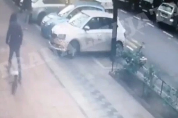 (VIDEO) OZBILJAN PSIHOPATA: Iz čista mira TUKAO štene dok se nije ONESVESTILO, dete gledalo i VRIŠTALO!