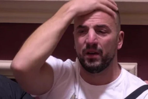 TOMOVIĆ DOBIJA NAJSTRAŠNIJE KLETVE: Otkrio sve grozote koje mu šalju neprijatelji! (FOTO)