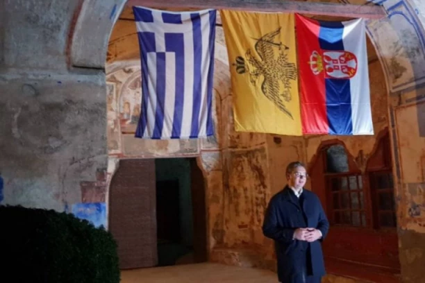 PREDSEDNIK VUČIĆ SLAVI BOŽIĆ U HILANDARU! Noćas prisustvovao Božićnoj službi, a jutros i Božićnoj liturgiji!