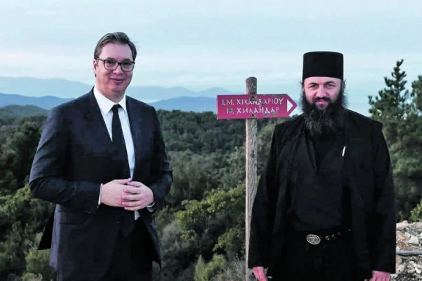 NEPOZNATI DETALJI BORAVKA VUČIĆA NA HILANDARU: Predsednik se molio za Srbiju na grobu Stefana Nemanje