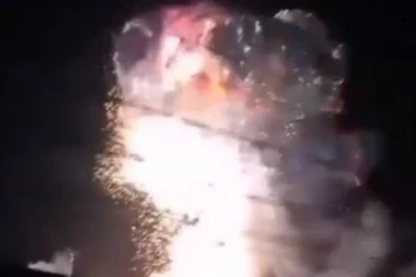 (VIDEO) Strašna EKSPLOZIJA u fabrici baterija: Ima mrtvih