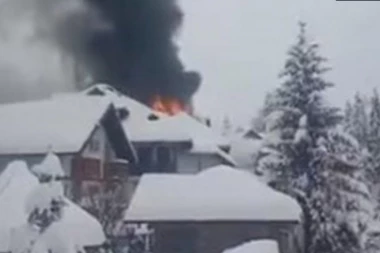 VELIKI POŽAR NA ZLATIBORU! Gore apartmani iznad kafane "Ljubiš"! VATROGASCI U VELIKOM PROBLEMU!